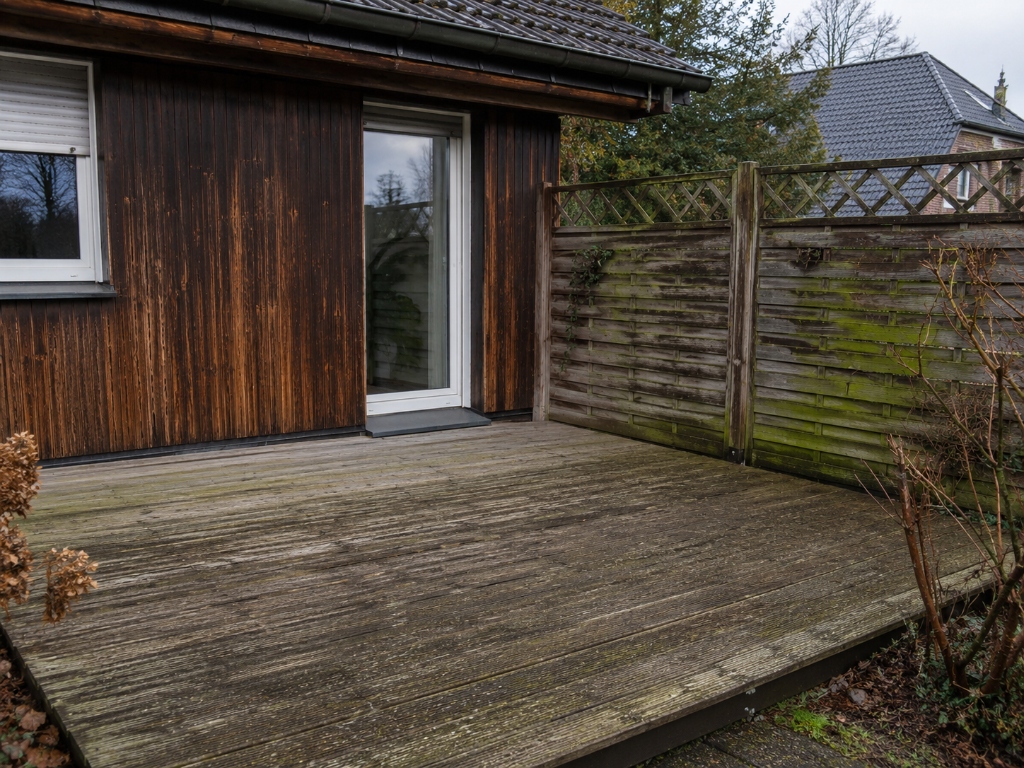 Holzschutz Vorher (Verwitterte Terrasse)