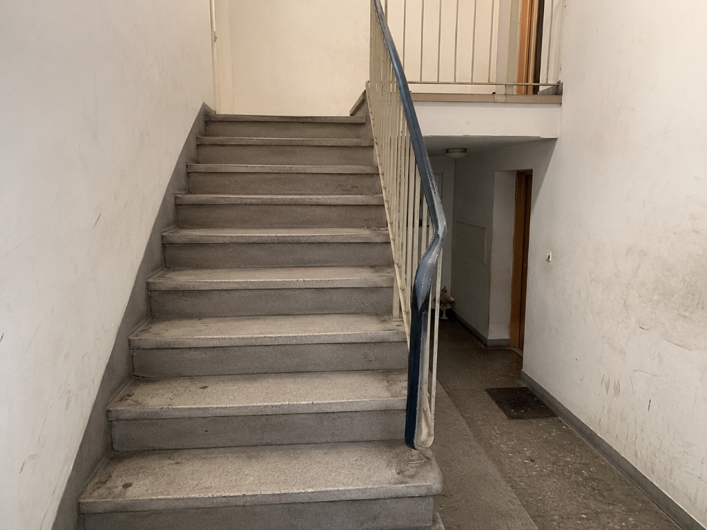 Treppenhausreinigung Vorher (Schmutzig)